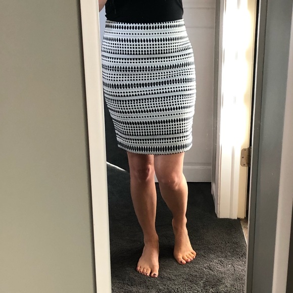 LIKE NEW 00P LOFT Skirt - woven & lined - Picture 2 of 12